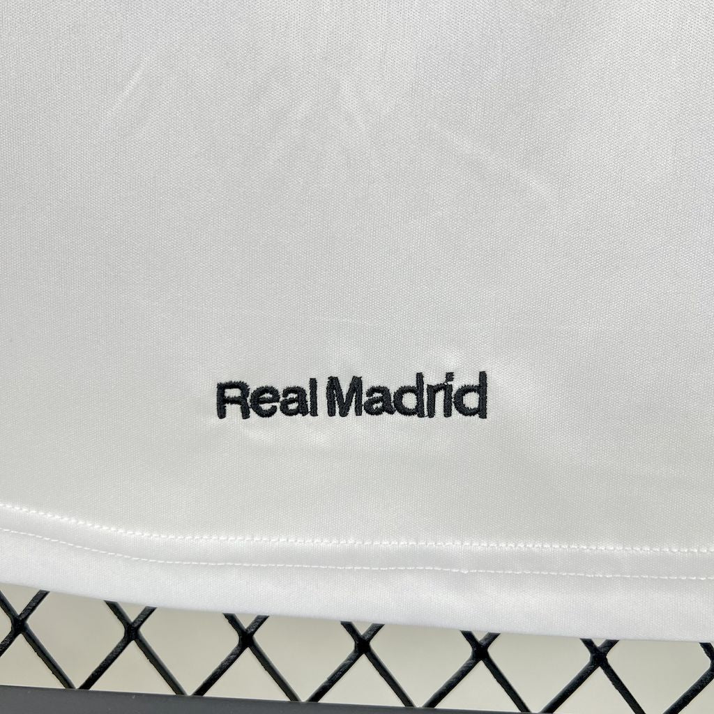 Camisa Retrô Real Madrid I 2005/06 Masculina